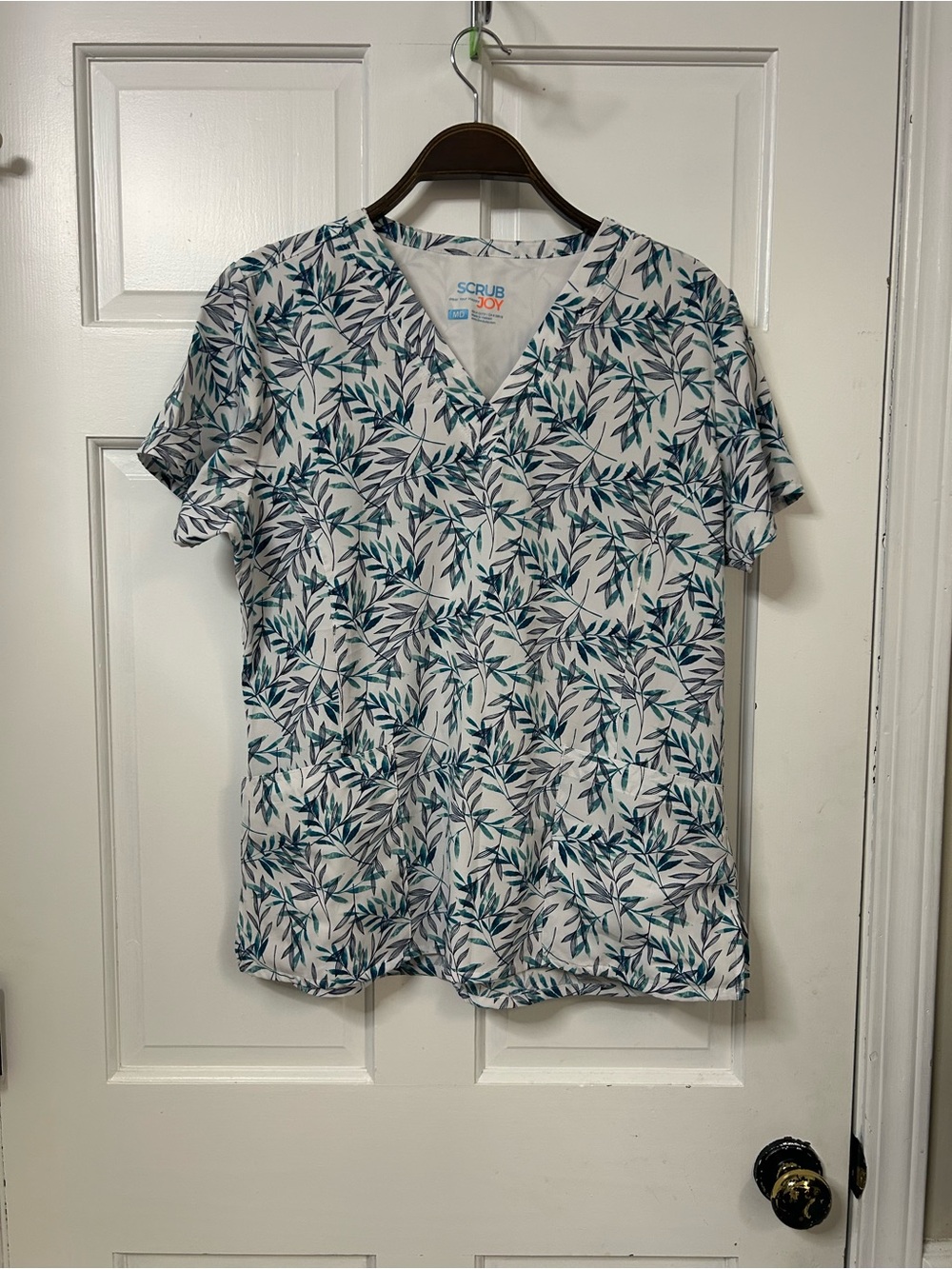 Scrub Joy Women's V-Neck Leaf Print Scrub Top — Teal & Gray on White